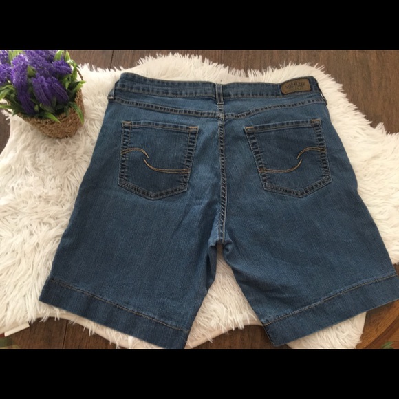 Levi Strauss Jean Short’s Size 12 🔷🔷🔷 - Picture 2 of 5